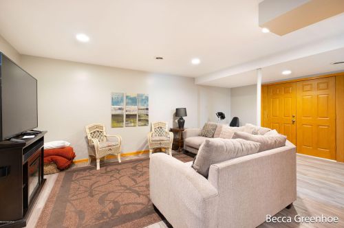 779 Scenic Dr, Meskegon MI 49445-8630 exterior