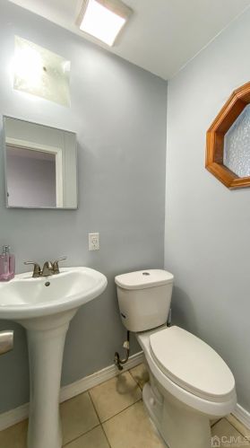 295 Mckinley Ave, Edison NJ 08820-1623 exterior