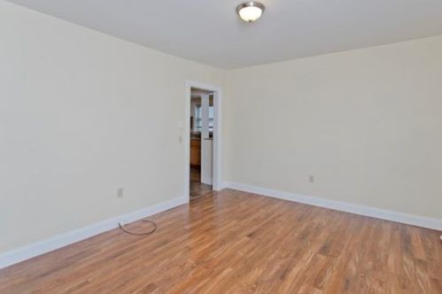 42 Bemis St, Chicopee MA 01013-2354 exterior