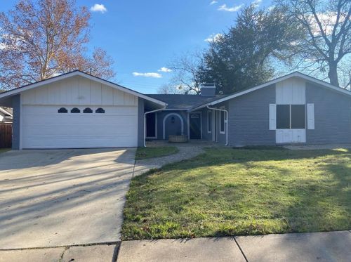 2006 Northgate Dr, Irving TX  75062-2634 exterior