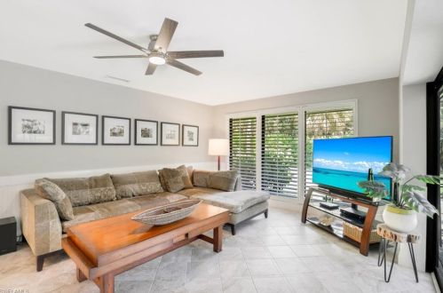 2201 Noble Ct, Naples FL 34110-1023 exterior