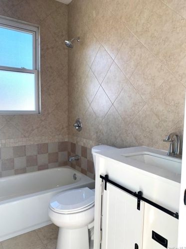 1058 White Pln Rd, Bronx NY 10462-3802 exterior