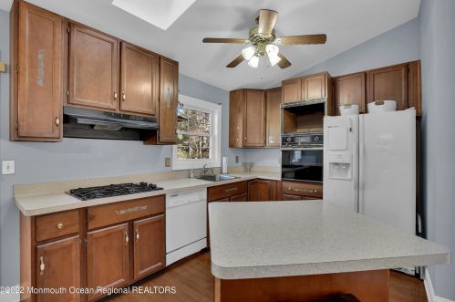 984 Woodlane Rd, Jackson Twp NJ 08527-1556 exterior