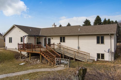 3301 Wagon Wheel Rd, Manitowoc WI 54220-8713 exterior