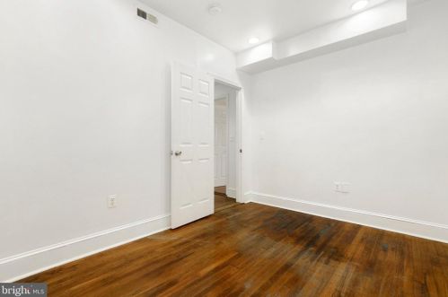 1320 T St, Washington DC 20009-4438 exterior