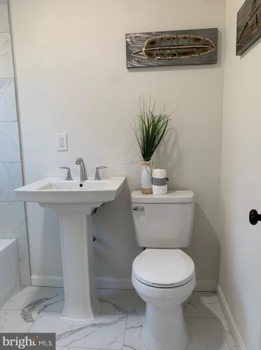 9407 Colesville Rd, Silver Spring MD 20901-4819 exterior