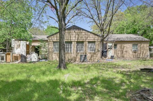 1614 4th St, Irving TX 75060-3111 exterior