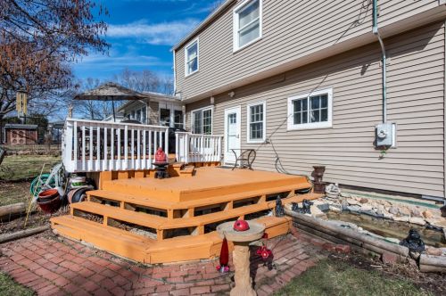 2440 Lewis Ave, Waukegan IL 60087-3056 exterior