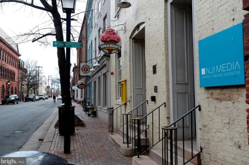 128 Roberts Ln, Alexandria VA 22314-5337 exterior