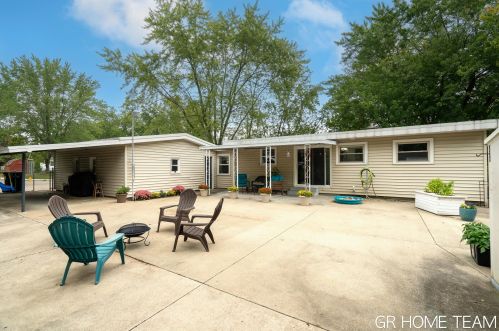 3823 Illinois Ave, Wyoming MI exterior