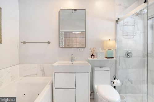 1228 Morningside Ln, Alexandria VA 22308-1042 exterior