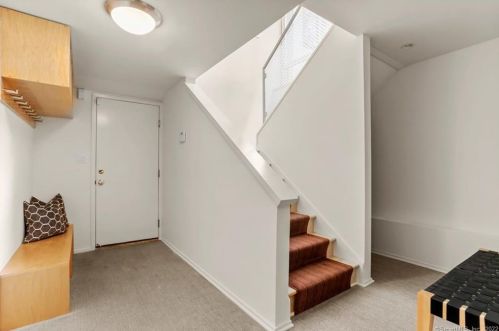 10 Hockanum Rd, Westport CT 06880-2121 exterior