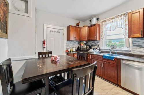 91 Peace St, Providence RI 02907-1550 exterior