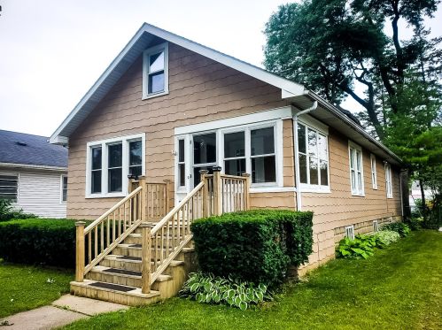 338 Lorraine Ave, Waukegan, IL 60085-3657