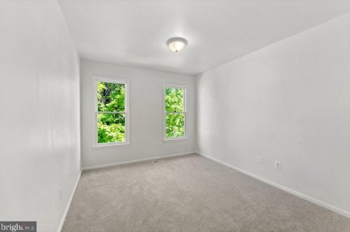 5307 Gln Grn Ct, Alexandria VA 22315-4230 exterior