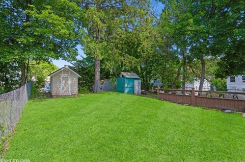 15 Clinton St, Manchester CT 06040-6129 exterior