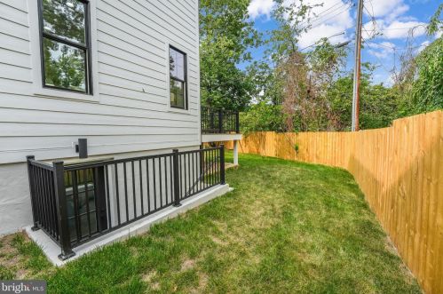 1505 Crestwood Dr, Alexandria VA  22302-2303 exterior