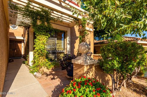 11039 11th St, Phoenix AZ  85020-5852 exterior