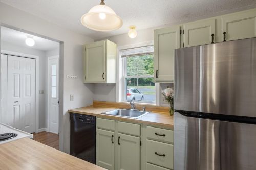 18 Great Fls Dr, Concord NH 03303-1594 exterior