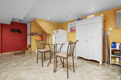 6129 Mcvicker Ave, Chicago IL 60638-4325 exterior