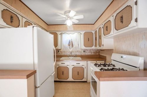 1714 Arnold St, Pittsburgh PA 15205-3504 exterior