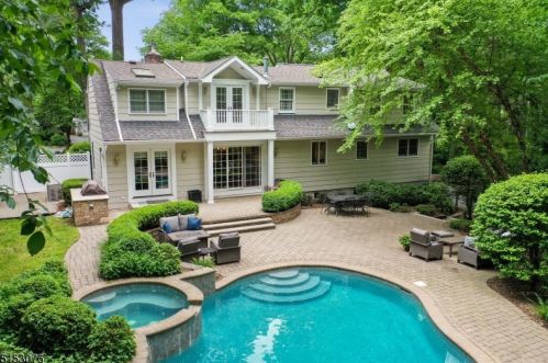 1 Crestwood Dr, Chatham Township NJ 07928-1720 exterior