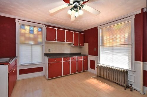 47 Prospect St, Woonsocket, RI 02895-1909