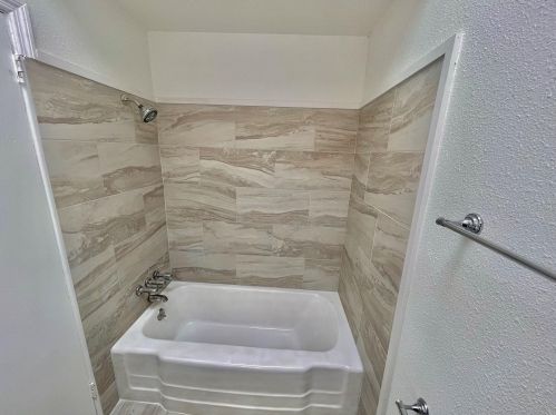 527 Broxburn Ave, Tampa FL  33617-7823 exterior