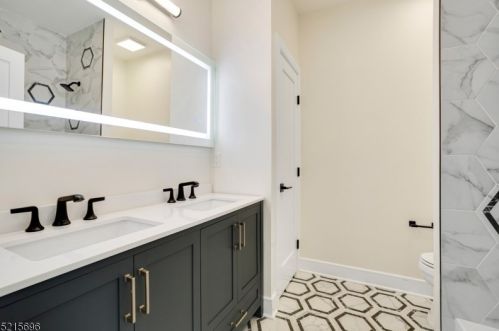 78 Elmwood Dr, Livingston NJ 07039-2233 exterior