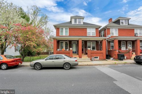 216 Chestnut St, Hanover, PA 17331-2249