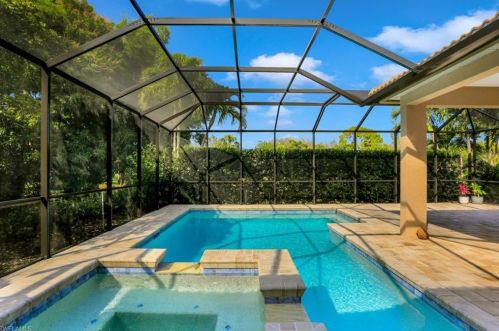 6615 Chestnut Cir, Naples FL 34109-7811 exterior