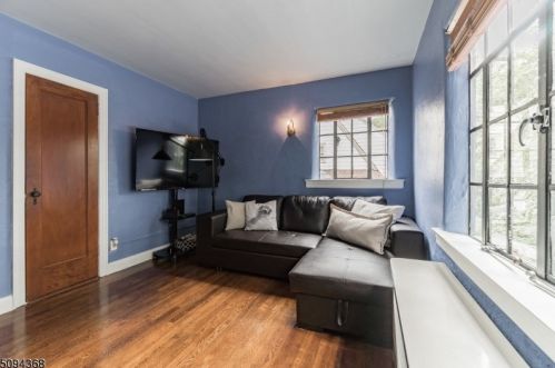 30 Undercliff Ter, Town Center NJ 07052-3929 exterior