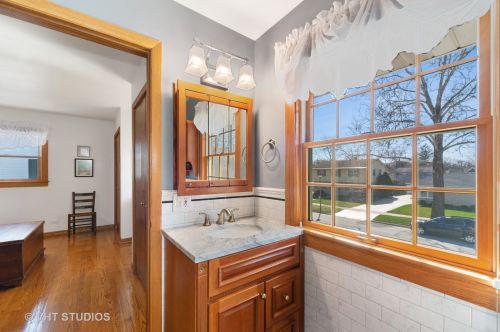 861 Saylor Ave, Elmhurst IL 60126-4303 exterior