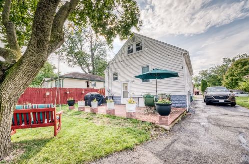 175 Pick Ave, Elmhurst IL 60126-3018 exterior