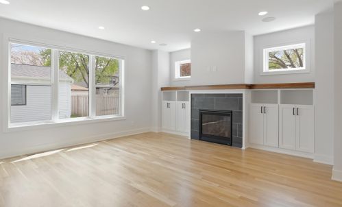 557 Cromwell Ave, Saint Paul MN  55104-4909 exterior