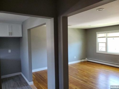 75 Bergen St, Outwater NJ  07026-2111 exterior