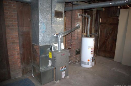 277 Olivia St, Derby CT 06418-1529 exterior