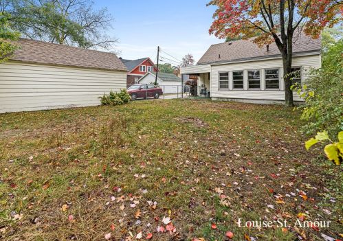 35 Maplewood Ave, Meskegon MI  49444-3045 exterior