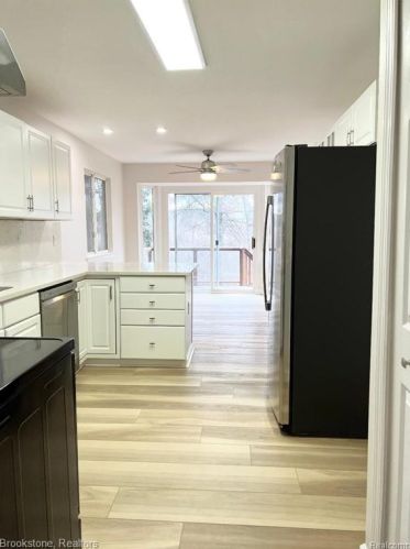 9005 Campbell Creek Dr, Walled Lake MI  48390-1707 exterior