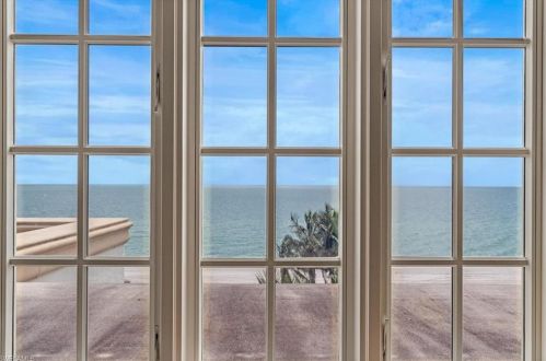 7613 Bay Colony Dr, Naples FL 34108-7756 exterior