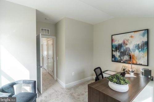 10260 Grosvenor Pl, Rockville MD 20852 exterior