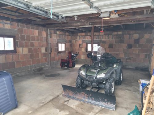 101 Orch Ave, Shepherd MI 48883-9106 exterior