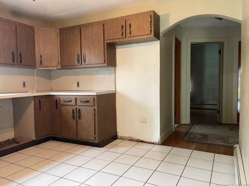 437 Putnam Rd, Killingly CT 06239-2005 exterior