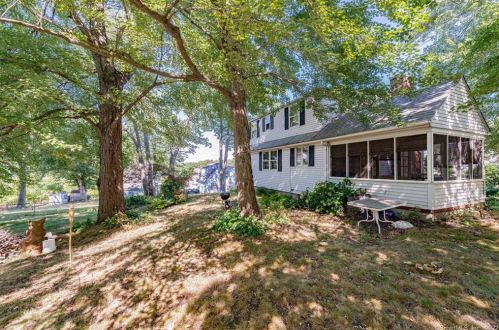 30 Fairview Ave, Enfield CT 06082-4344 exterior