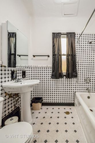 1227 73rd St, Chicago IL 60638-5918 exterior