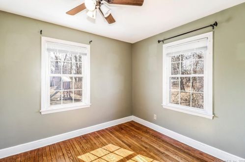 12 Monroe St, North Haven CT 06473-1813 exterior