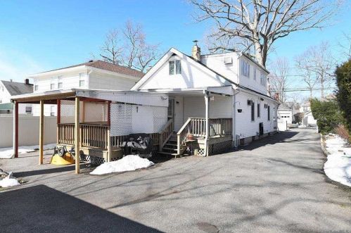62 22 St, Huntington Station NY 11746-2230 exterior