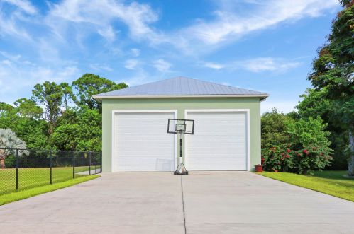 4904 Palmetto Dr, Fort Pierce FL 34982-3222 exterior