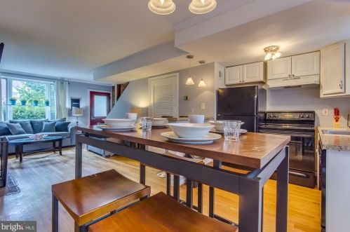 318 Kentucky Ave, Washington DC  20003-2322 exterior