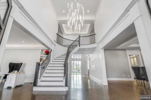 19 Duck Pond Rd, Demarest NJ  07627-2305 exterior